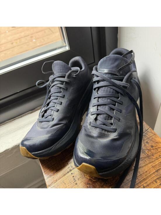 Arc'teryx Shoes - Arc'teryx Women's Navy and Black Trainer